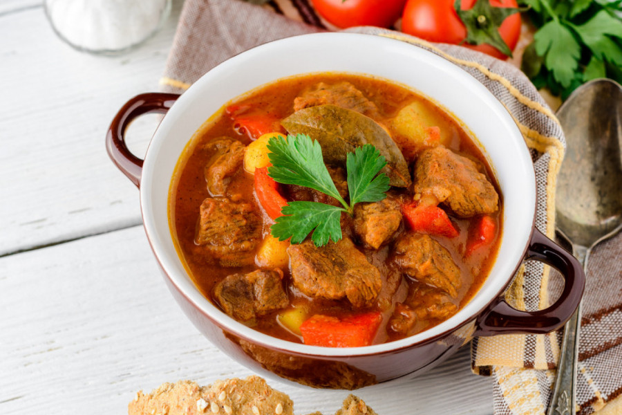 GOVEĐI GULAŠ PO TRADICIONALNOM RECEPTU! Provereno dobar ručak