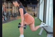 SNIMALA JE VEŽBE I ZAČULA NEOBIČAN ZVUK: Fitnes instruktorka je pocrvenela od stida dok su svi gledali u nju! (VIDEO)