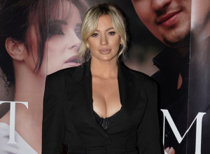 ANA KOKIĆ SMELO PONELA HALJINU OD KOJE ZASTAJE DAH: Korset istakao bujne grudi, a šlic otkrio zgodne noge - ne zna čovek u šta pre da gleda! (FOTO)