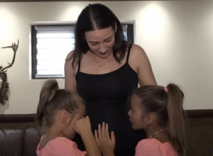 JELENA JE DOBILA SINA, PA BLIZNAKINJE - ali najnoviji ultrazvuk je šokirao čak i doktore! Svi su nemo posmatrali tačke na ekranu (FOTO)