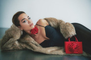 OVO JE NAJPOŽELJNIJI MODNI DETALJ OVE SEZONE: Svaki komad garderobe pretvara u čistu eleganciju i šik! (FOTO)